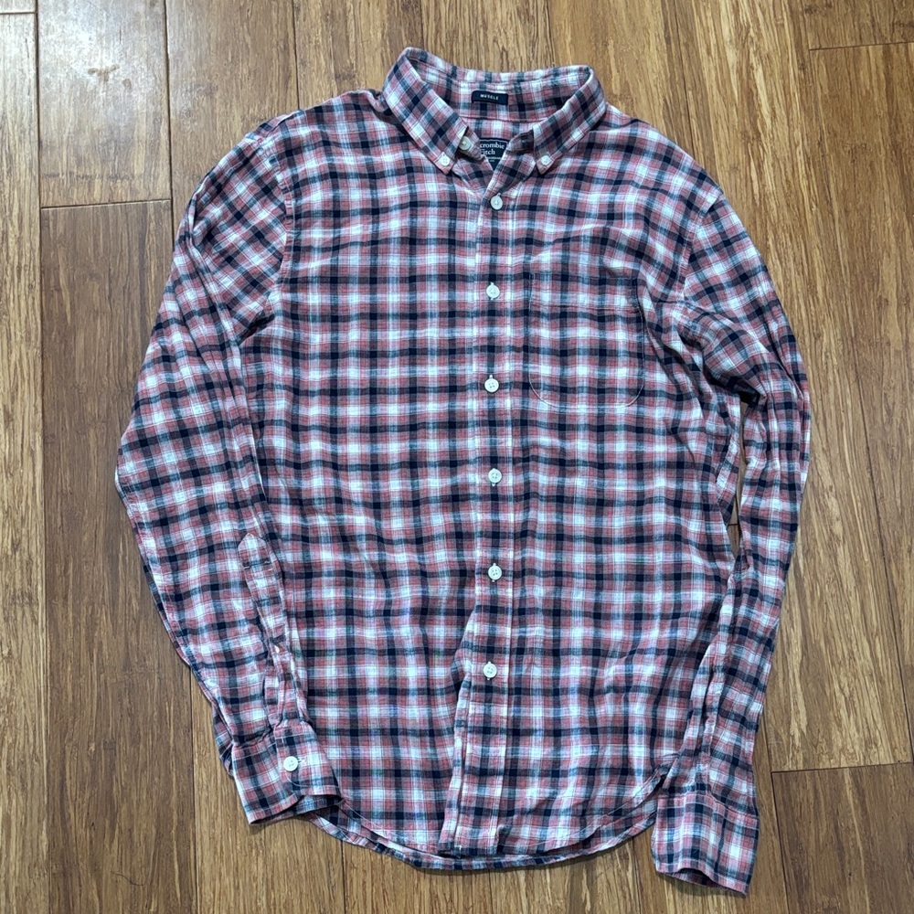 Abercrombie & Fitch Men’s Red Blue Plaid Muscle Fit Button-Down Shirt – Size M - Picture 2 of 6